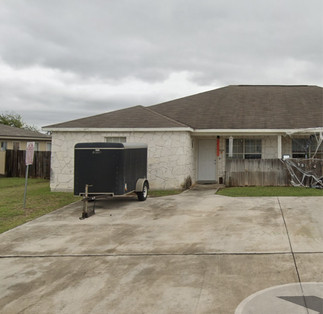 Building Photo - 7636 Oak Chase