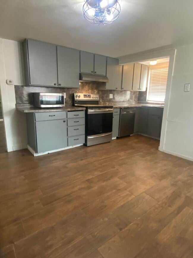 Building Photo - 2017 Monte Vista Dr