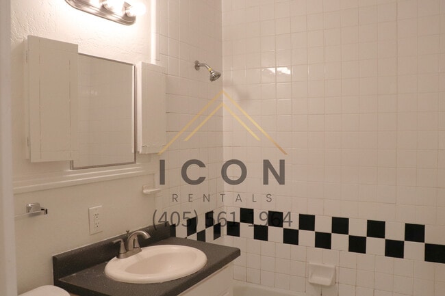 Building Photo - 3917 NW 24th St