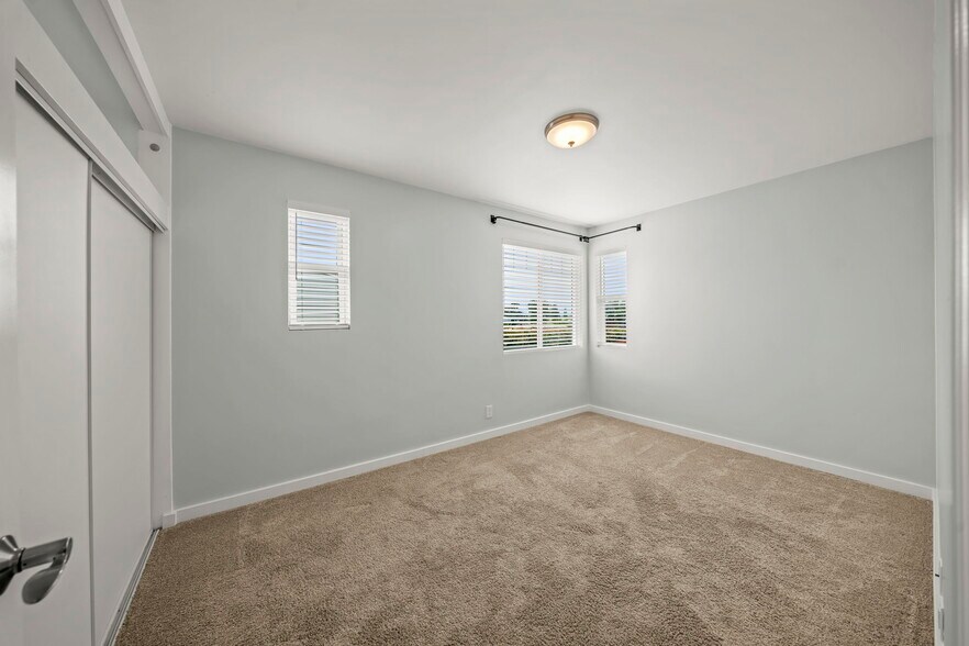 Building Photo - 6364 Osler St