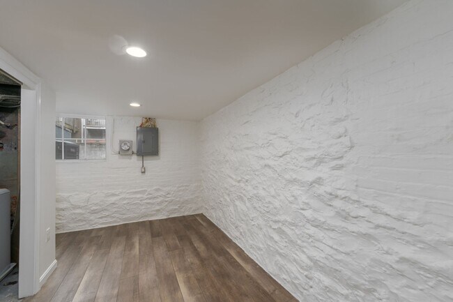 Building Photo - 432 S Robinson St