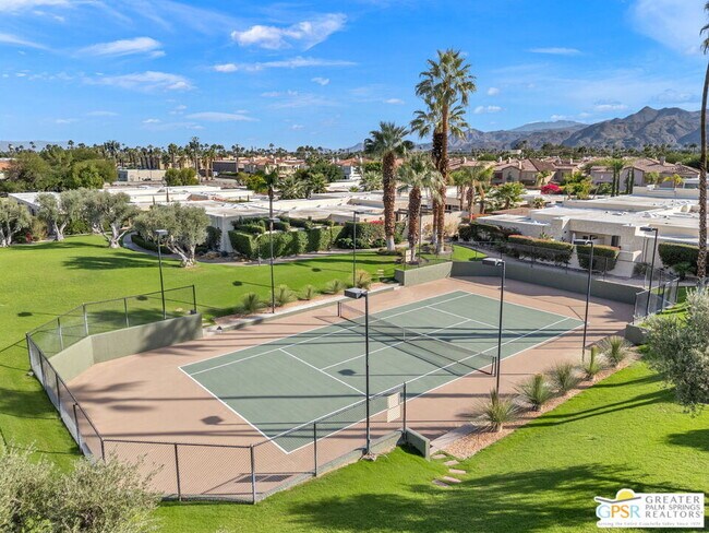 Building Photo - 427 N Calle Rolph