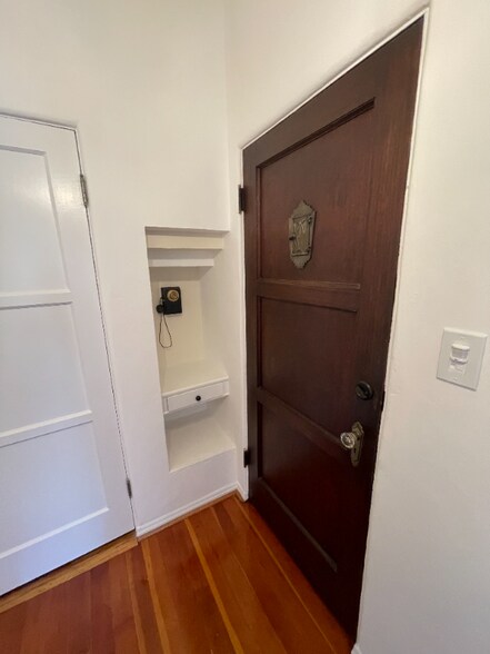 Building Photo - 419 Cloverdale Ave