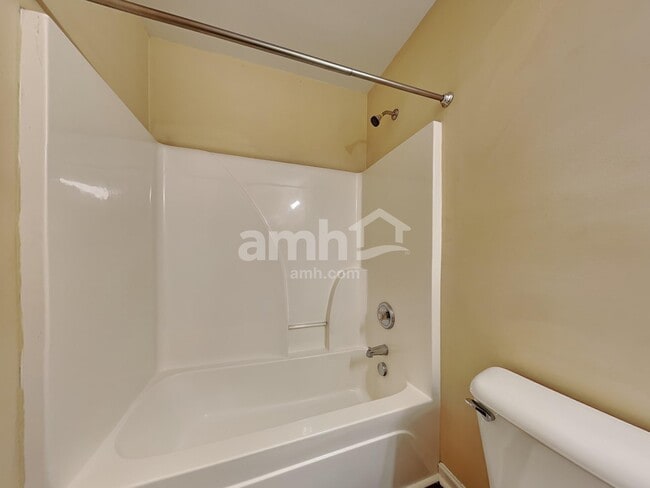 Building Photo - 9002 Glenashley Dr