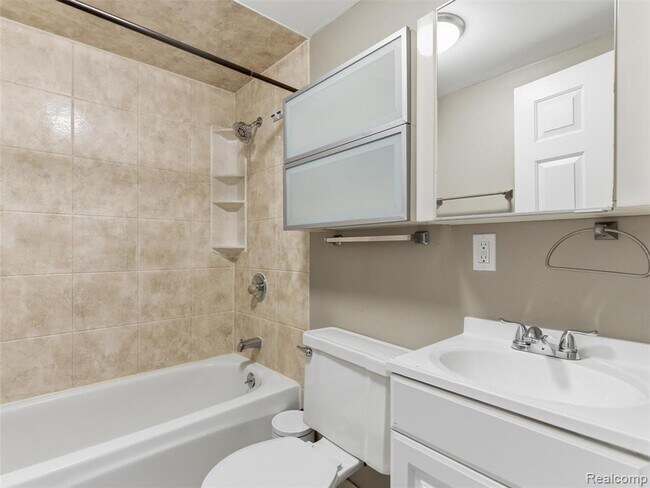 Building Photo - 404 La Plaza Ct