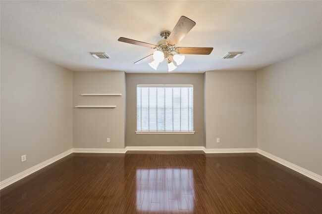 Building Photo - 39 N Walden Elms Cir