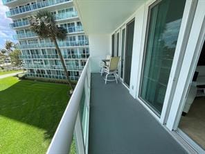 Building Photo - 333 NE 21st Ave