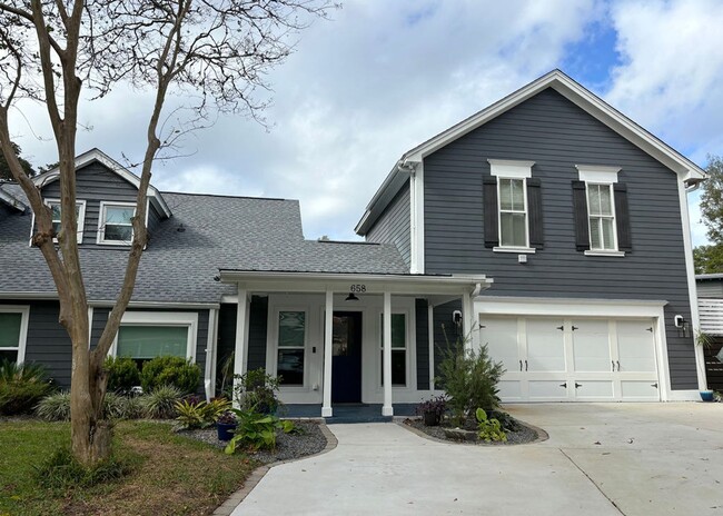 Building Photo - Available now. Gorgeous, Remodeled 3 BR/2 ...