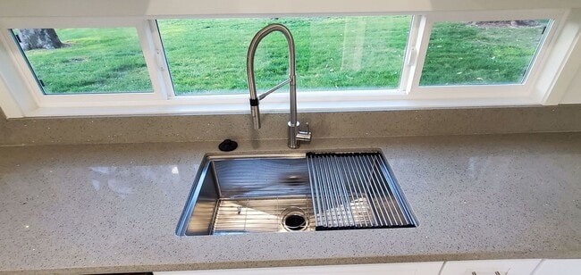 Building Photo - Gorgeous PRIVATE GATED COMMUNITY 3 Bed/2.5 Bath Townhome in Terrace Hills - San Jose