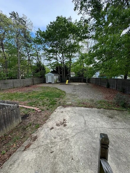 Building Photo - 1217 Galley Ave