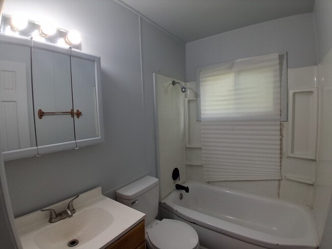 Building Photo - 1009 Glenwood-