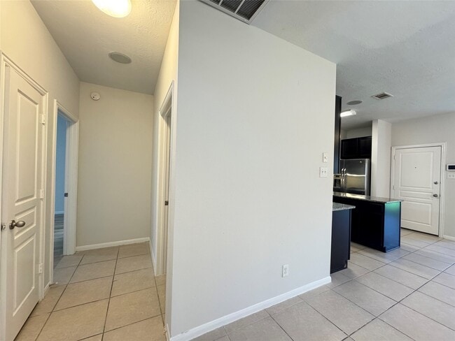 Building Photo - 8107 Gran Villa Dr