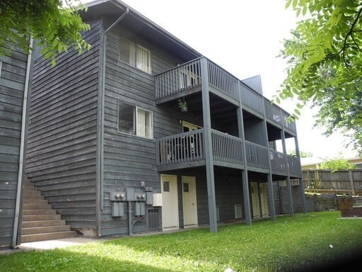 Building Photo - *Stone Gate Apartments - Advertising