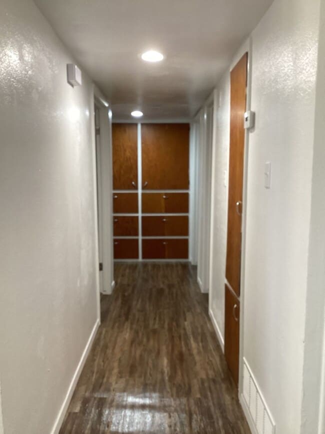 Building Photo - Newly Renovated  3 BDR Near ENMU!