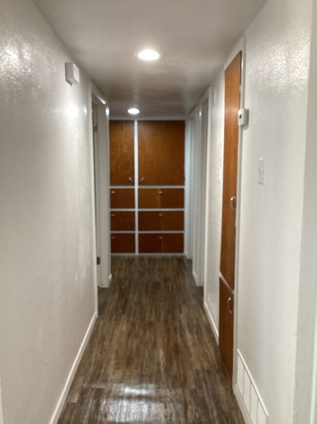 Building Photo - Newly Renovated 3 Bed House!