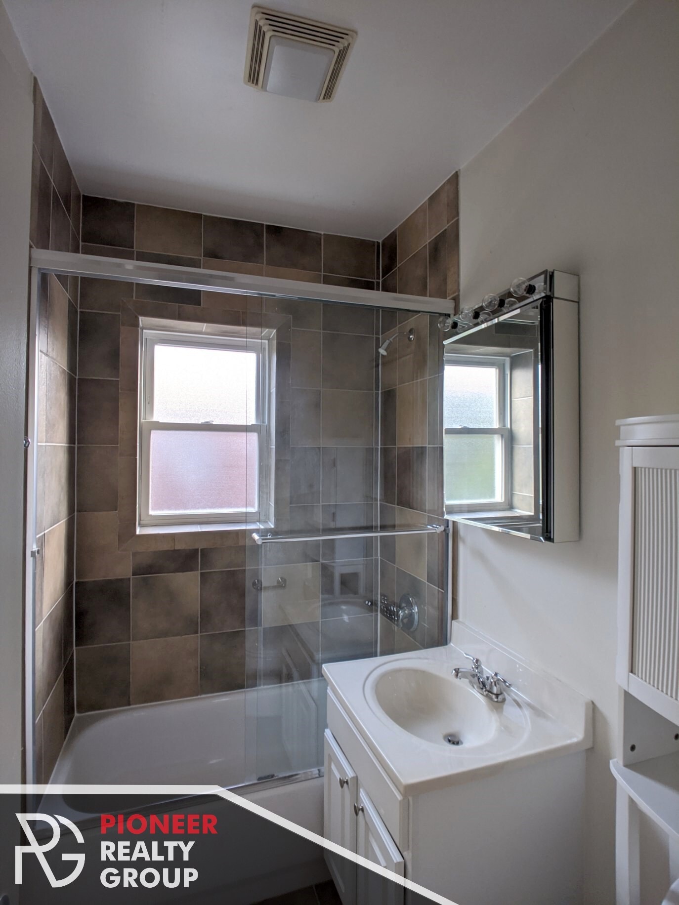 Building Photo - 3240 N Clifton Ave