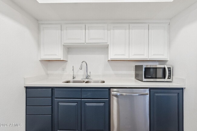 Building Photo - 1051 S Dobson Rd