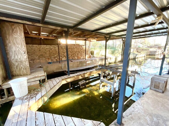 Building Photo - 5303 Shady Oak Cir