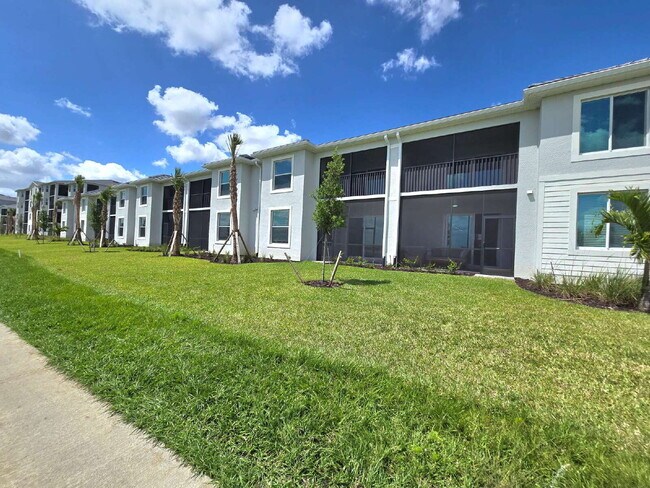 Building Photo - 15265 Grn Acrs Ave