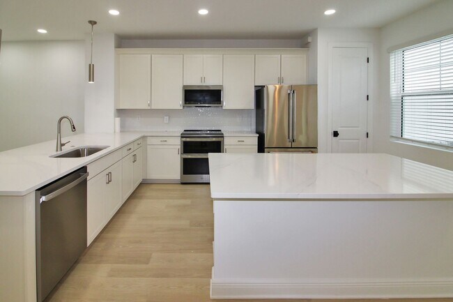 Building Photo - Palmera at Wellen Park Annual Townhouse for Rent