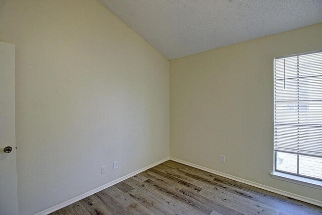 Building Photo - 2314 Capitan Dr