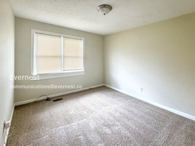 Building Photo - 1518 Claret St
