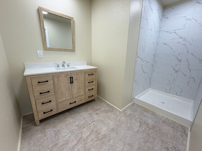 Building Photo - 1413 Shoshone St