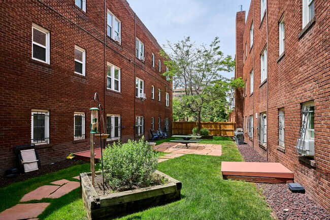 Building Photo - 1351 N Washington St