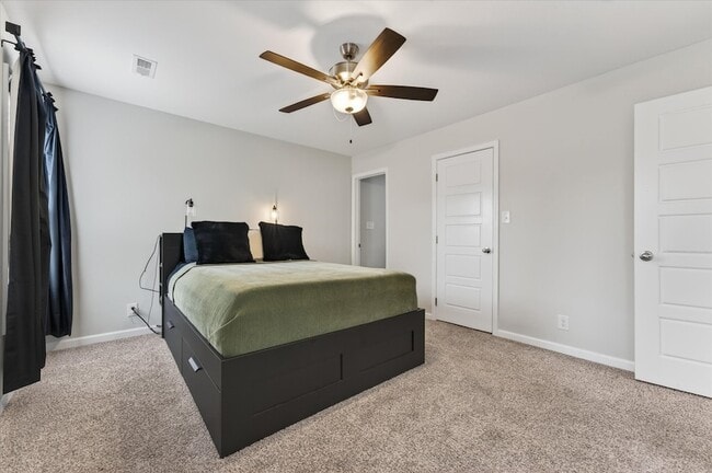 Building Photo - 409 Hillside Dr