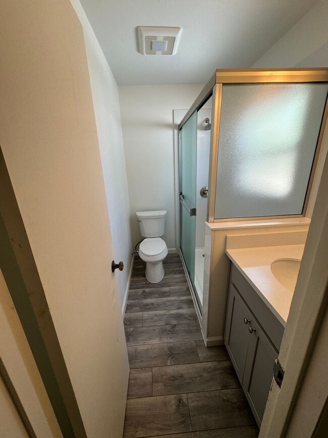 Building Photo - Cherokee Lane 1507-1509