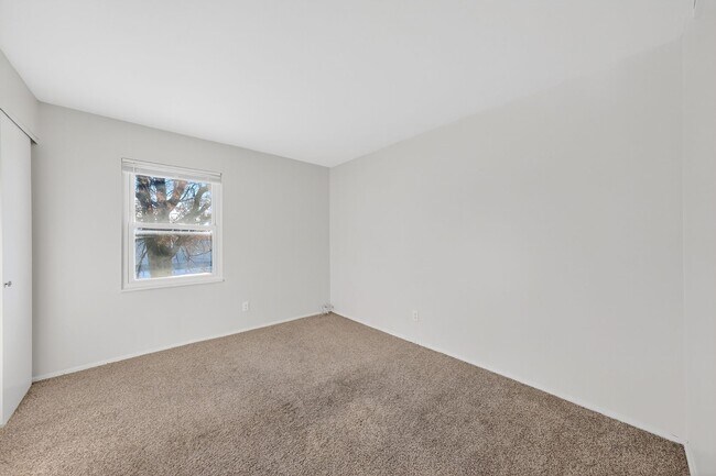 Building Photo - Now Accepting Section 8 –  3 Bedroom /2 Bath Florissant, MO