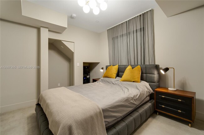 Building Photo - 145 NE 49th St