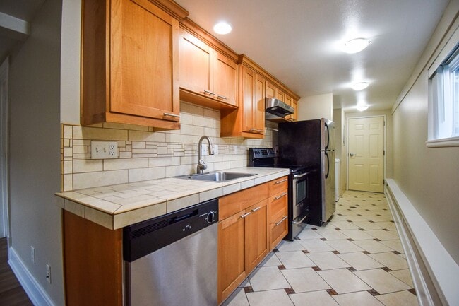 Building Photo - 22-128