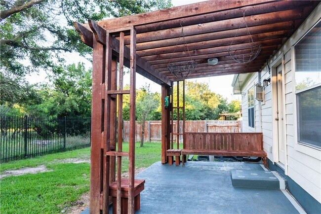 Building Photo - 3660 Pine Needle Cir