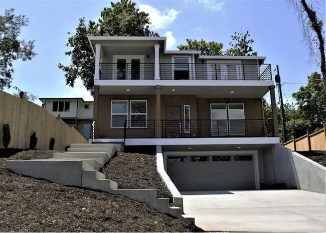 Building Photo - 934 Ash St