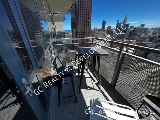 Building Photo - 235 W Van Buren St