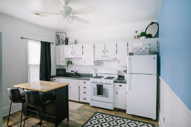 Building Photo - 1011 Forest Park Blvd NW