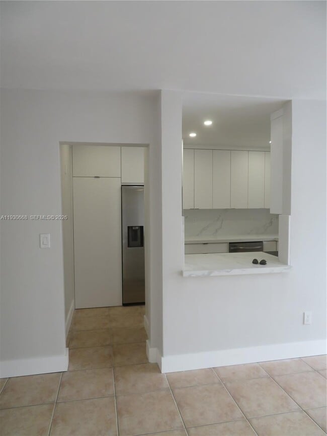 Building Photo - 7328 Miami Lakeway S