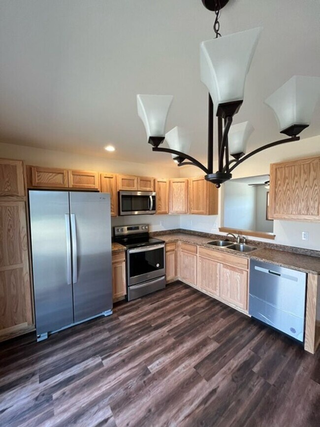 Building Photo - 517
