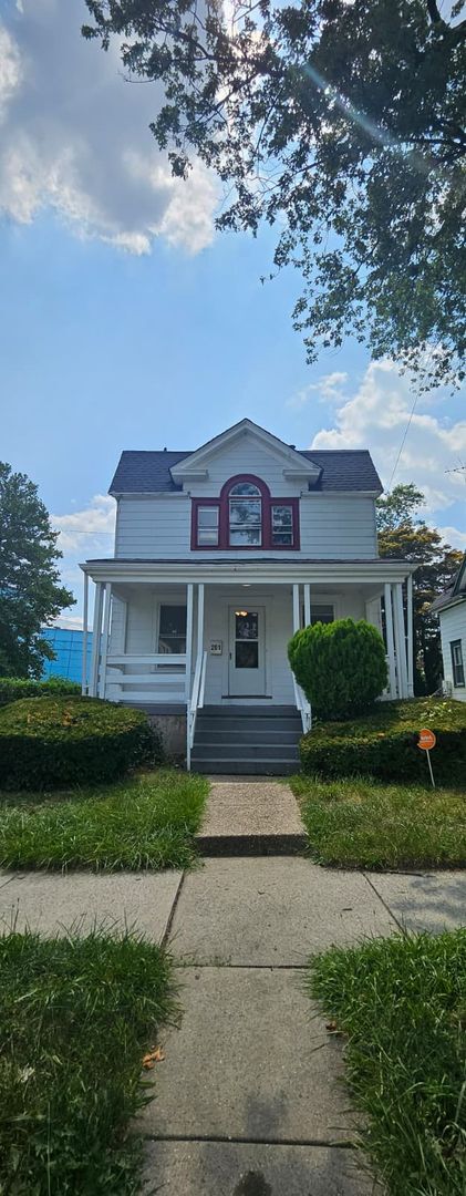 Building Photo - 4 BD 1.5 BA