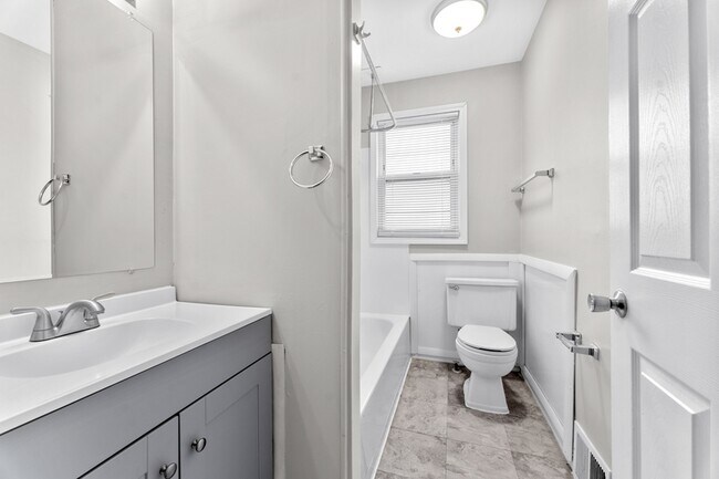 Building Photo - 1847 8th St