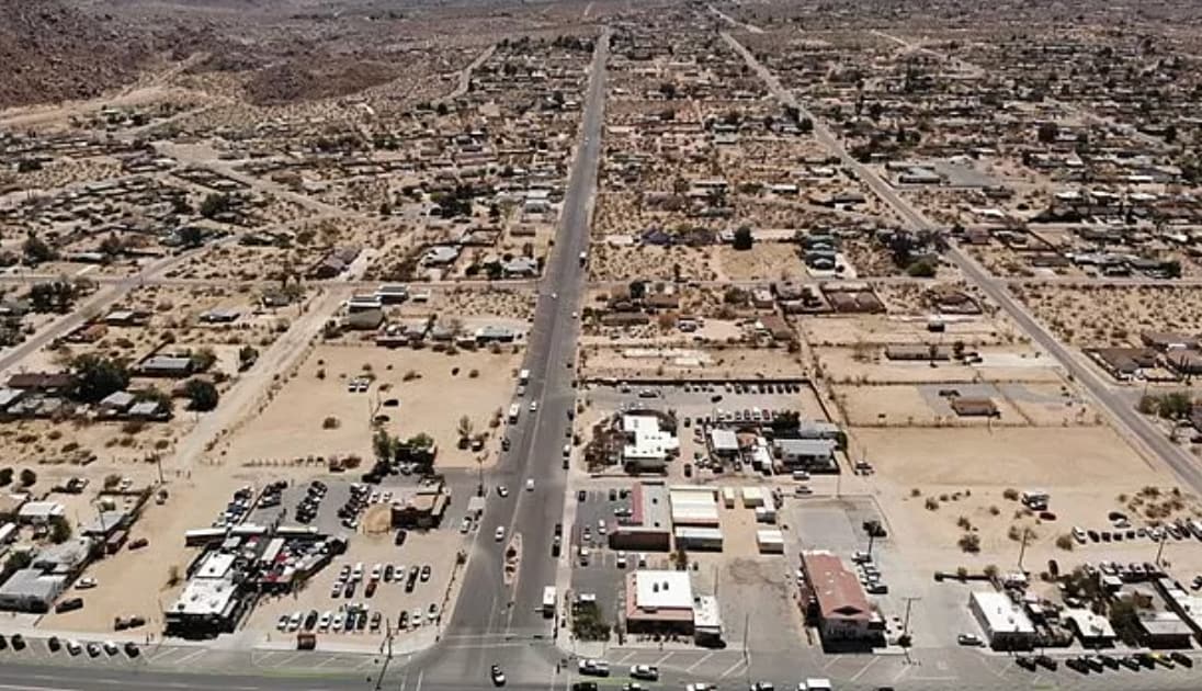 Joshua Tree Down Town - 61786 Desert Air Rd