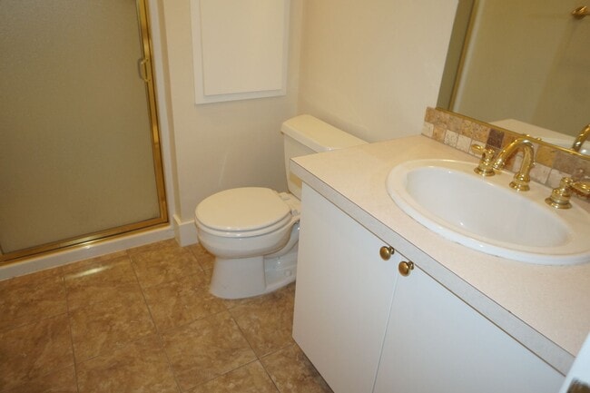 Building Photo - Beautiful 2 bedroom Belmont Condo. 3 Stories, 1 car garage, open floor plan, a/c. Amazing unit!