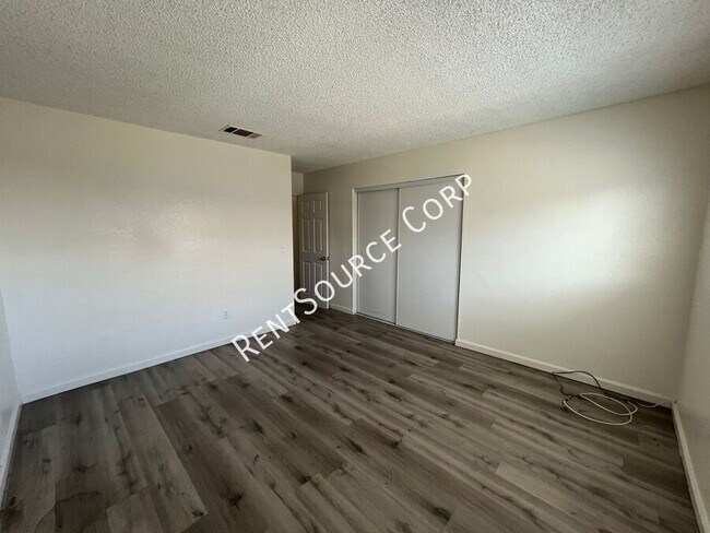 Building Photo - 1131 Barstow Rd