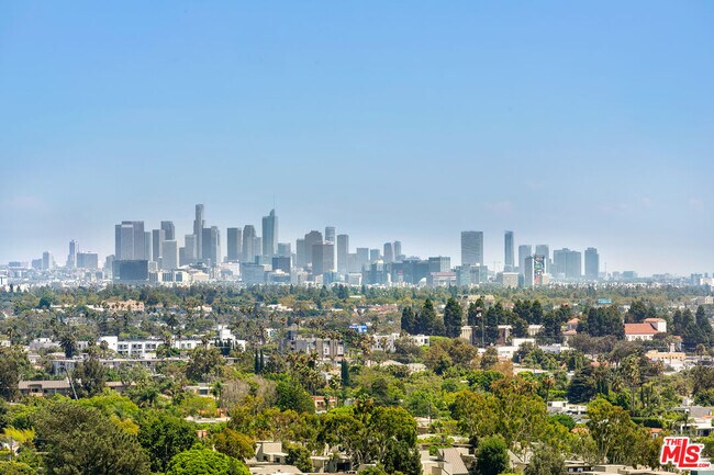 Building Photo - 1100 Alta Loma Rd