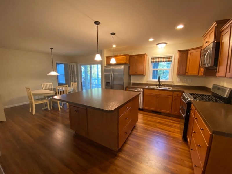 Building Photo - 2094 Fieldcrest Dr