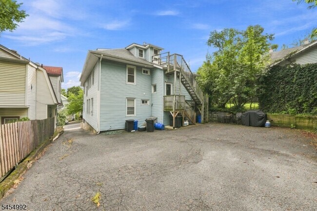 Building Photo - 36 Whitfield St