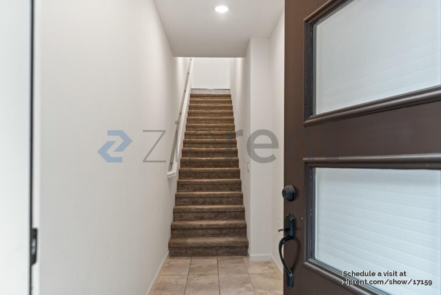 Building Photo - 25390 Parklane Dr