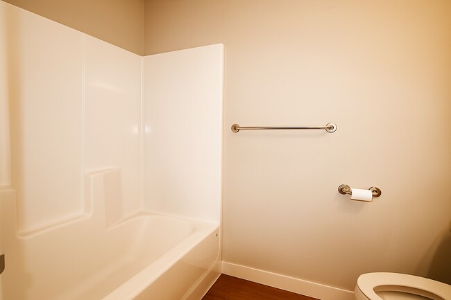 Building Photo - Adorable 2x2 with easy access to the river trails, and all utilities included!