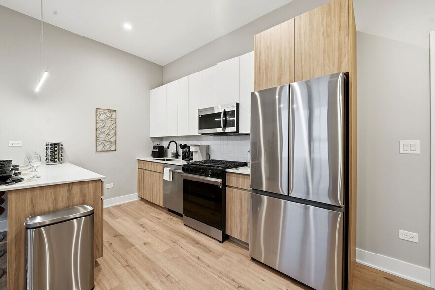 Building Photo - 6044 N Winthrop Ave